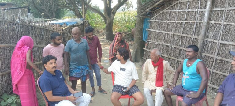 प्रभात खबर का असर : उदाकिशुनगंज के चौधरी मोहल्ला पहुंची नगर परिषद टीम