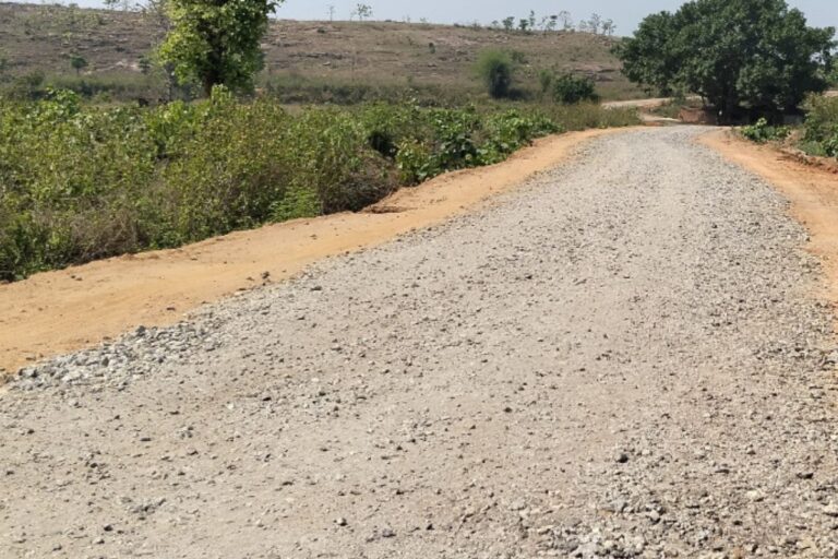 बेगूसराय में दर्जनों सड़क निर्माण को अधूरा छोड़कर ठेकेदार फरार