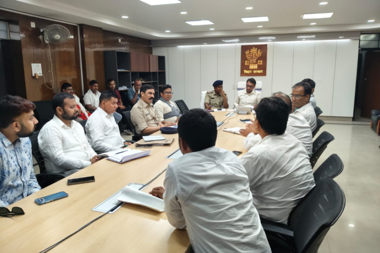 आरा में जिला सड़क सुरक्षा समिति गठित, अतिक्रमण और अवैध संरचनाओं पर सख्त कार्रवाई के निर्देश