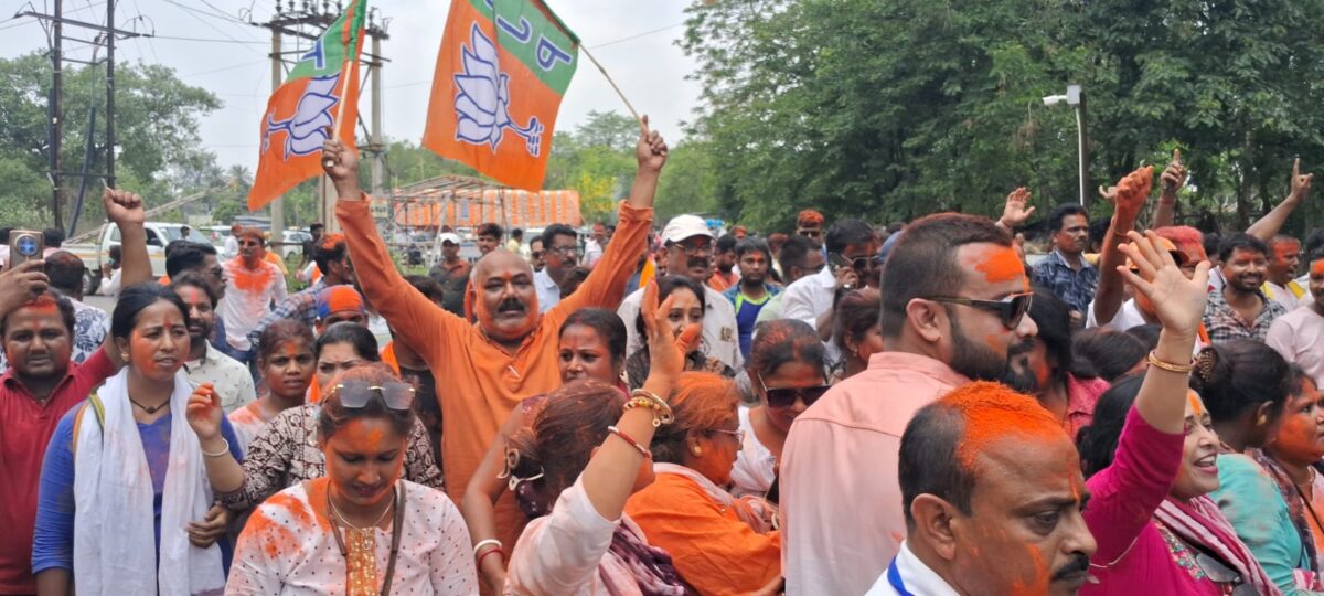 Bengal Election Result : बंगाल में बीजेपी को दो तिहाई बहुमत, भवानीपुर में हार गयी ममता 4 Bjp