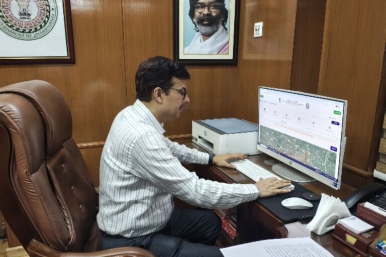 पूर्वी सिंहभूम: डीसी ने जनगणना-2027 में स्व-गणना की प्रक्रिया पूरी की, लोगों से जिम्मेदारी निभाने की अपील 