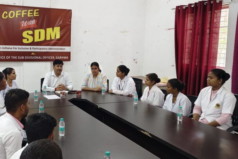 गढ़वा में ‘कॉफी विद एसडीएम’ आयोजित, एसडीएम ने जाना नर्सों का दर्द और जज्बा