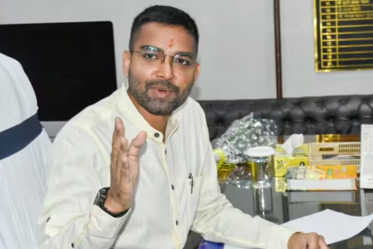 मंत्री रहेंगे या देना पड़ेगा इस्तीफा? जानिए सुप्रीम कोर्ट के नोटिस पर दीपक प्रकाश ने क्या कहा