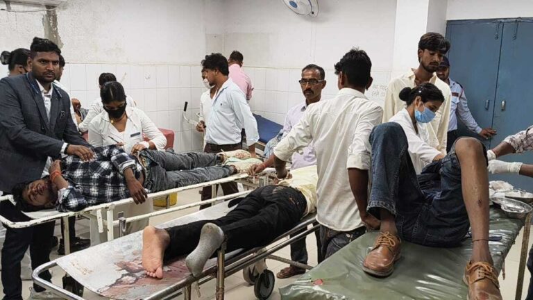 बारातियों से भरा ऑटो अनियंत्रित होकर पलटा, सात जख्मी