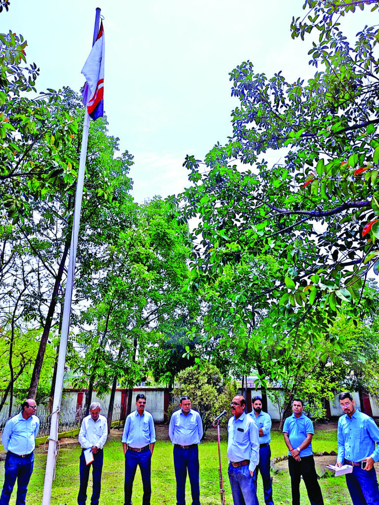 कुनुस्तोड़िया में सोत्साह मना मजदूर दिवस, ऊर्जा योद्धाओं के समर्पण को जीएम का नमन