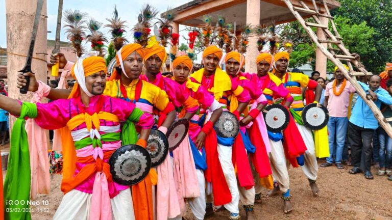 दहकते अंगारों पर चले भोक्ता
