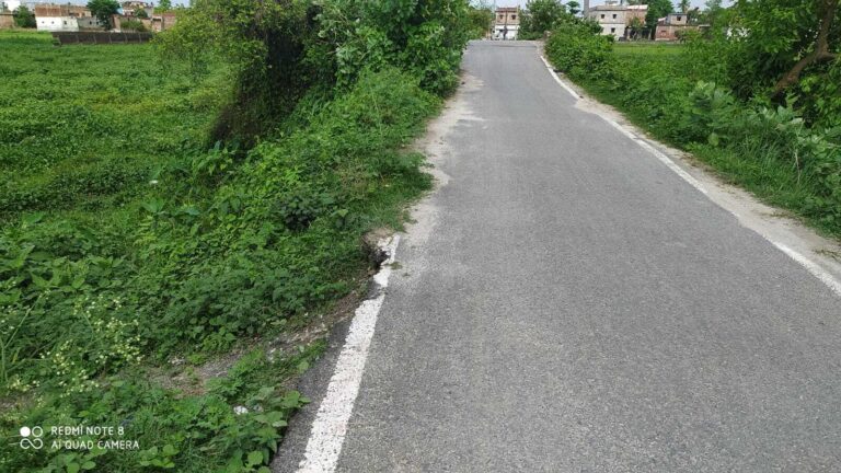 ARARIA NEWS : रेन कट से सड़क का कटा किनारा, दुर्घटना को दे रहा है आमंत्रण