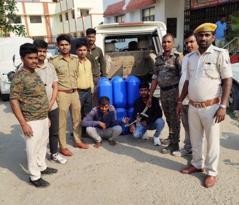 झारखंड से स्पिरिट लेकर रोहतास जा रहे बोलेरो सवार दो धंधेबाज गिरफ्तार
