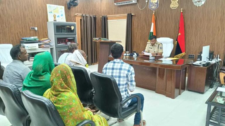 Supaul News : जन संवाद में एसपी ने सुनी लोगों की समस्याएं