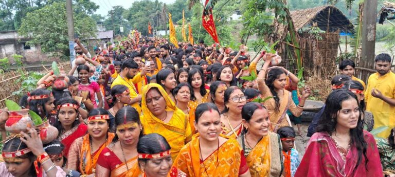 संकीर्तन को लेकर निकाली गयी शोभायात्रा