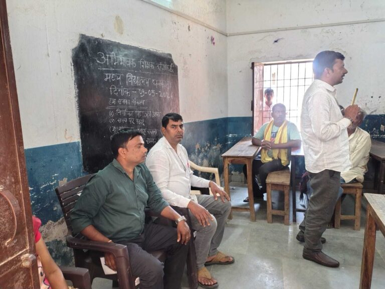 अपने बच्चों को नियमित स्कूल भेजें , तभी होगा संपूर्ण विकास