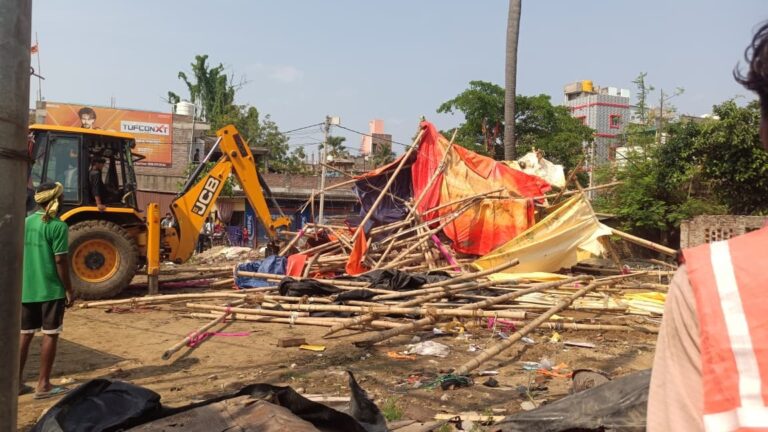 अतिक्रमणकारियों पर कार्रवाई, चार दुकानदारों से वसूला जुर्माना