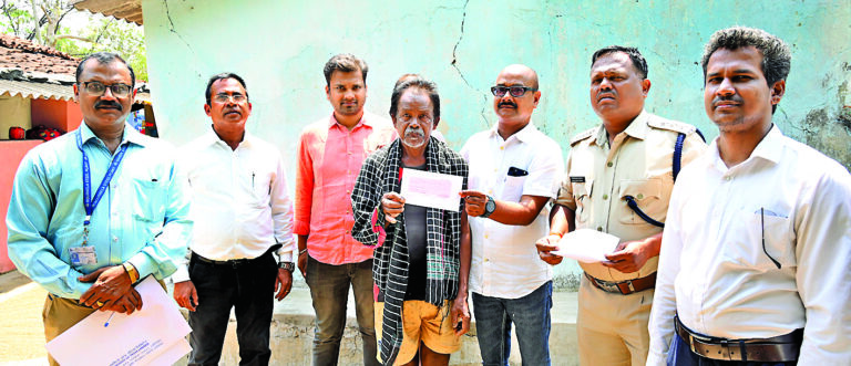 Rourkela News: आरएसपी ने अपनी ग्रीनफील्ड विस्तार परियोजना के प्रभावितों में पहले दिन बांटे छह चेक
