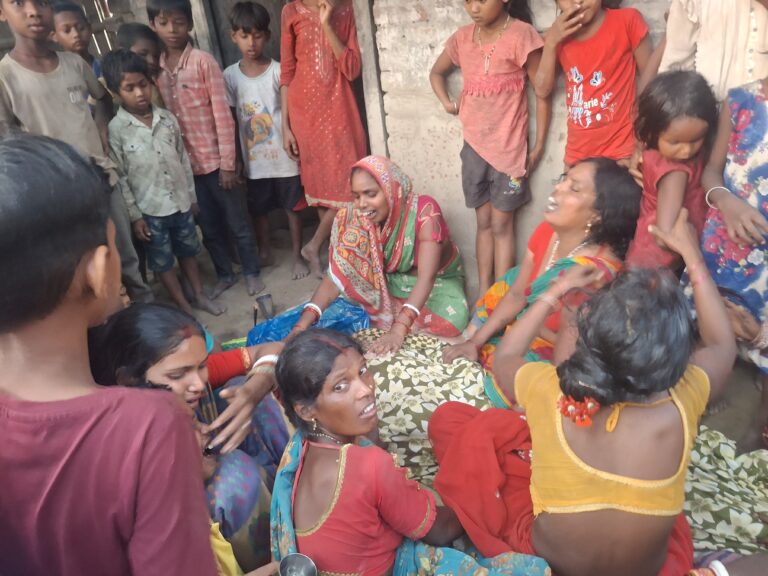 फलका में ट्रैक्टर पलटने से चालक की मौत, परिजनों में कोहराम