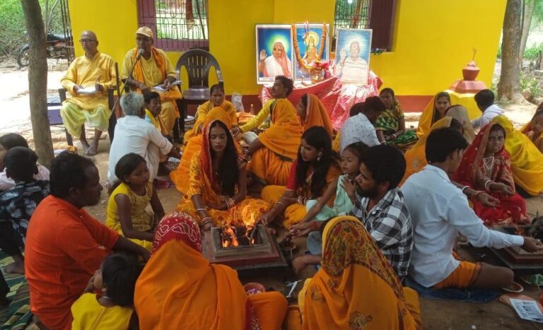 गायत्री यज्ञ से भक्तिमय हुआ माहौल, विद्यारंभ संस्कार ने खींचा ध्यान