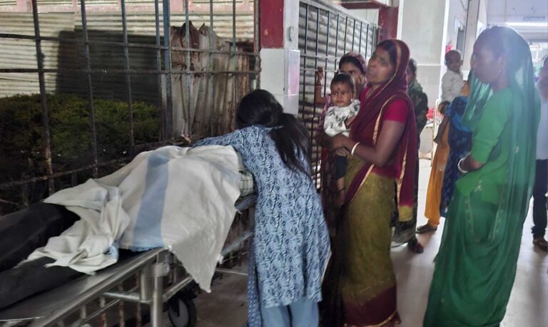 PURNIA : हाइटेंशन तार के संपर्क में आया जेसीबी, चालक की करेंट लगने से मौत