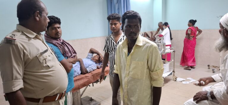 दो बाइकों की टक्कर में चार घायल, एक रेफर