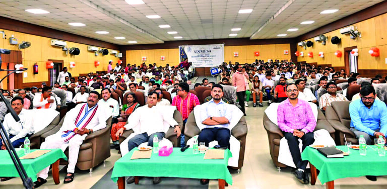 Jharsuguda News: विकसित और नये ओडिशा के निर्माण के लिए सफल और सक्षम छात्र अत्यंत आवश्यक : सुरेश पुजारी