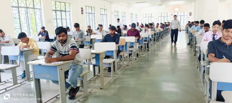 कदाचारमुक्त माहौल में पाॅलटेक्निक कॉलेज में हो रही परीक्षा