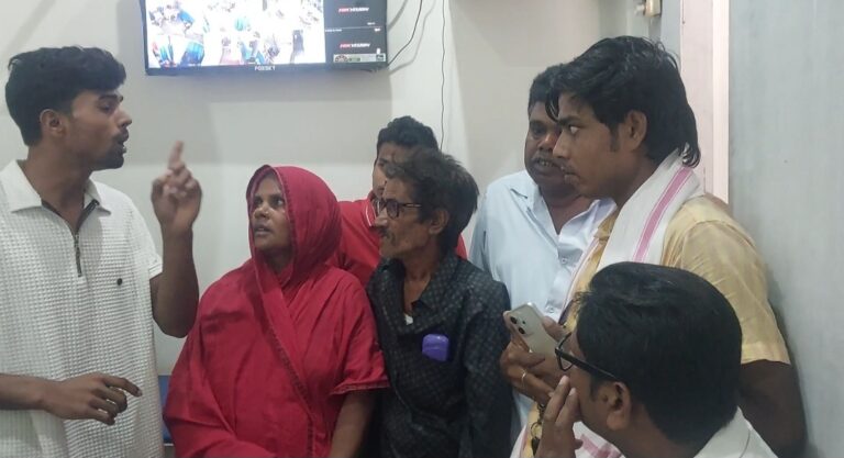 मरीज के परिजनों ने नर्सिंग होम पर लगाया मनमानी वसूली का आरोप