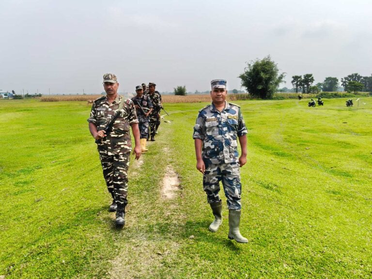 किशनगंज में भारत-नेपाल सीमा पर एसएसबी और नेपाल एपीएफ की संयुक्त गश्त
