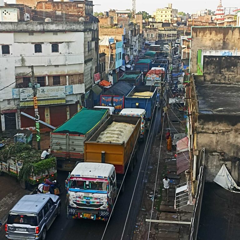 Banka, जाम को लेकर गंगा पार के जिले में जाने वाले भारी वाहनों का रुट डायवर्ट