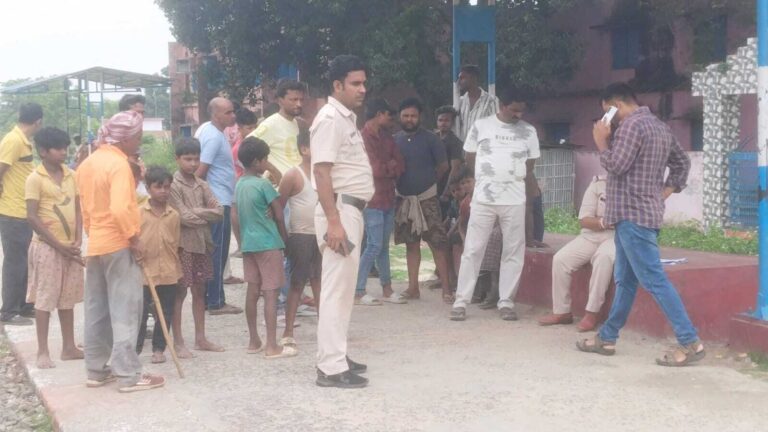 कोशी एक्सप्रेस से प्लेटफॉर्म पर छलांग लगाने में युवक की मौत, दूसरा जख्मी हालत में फरार