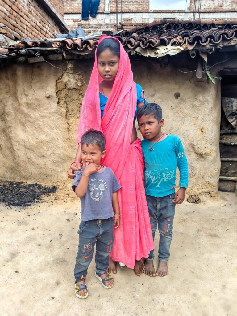 पति को बचाने में सबकुछ गंवाया, अब तक नहीं मिला दुर्घटना मुआवजा