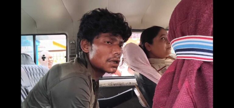 बच्चे के गले से चेन झपटकर भागा बदमाश, मां के शोर मचाते ही लोगों ने दौड़ाकर पकड़ा