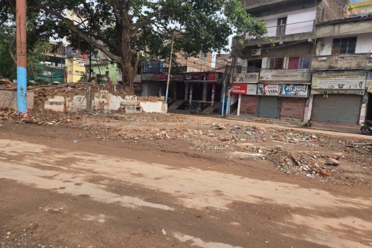 45 साल पुराना होटल बना इतिहास, Bhagalpur में नगर निगम ने हटाया Rimjhim Hotel का मलबा