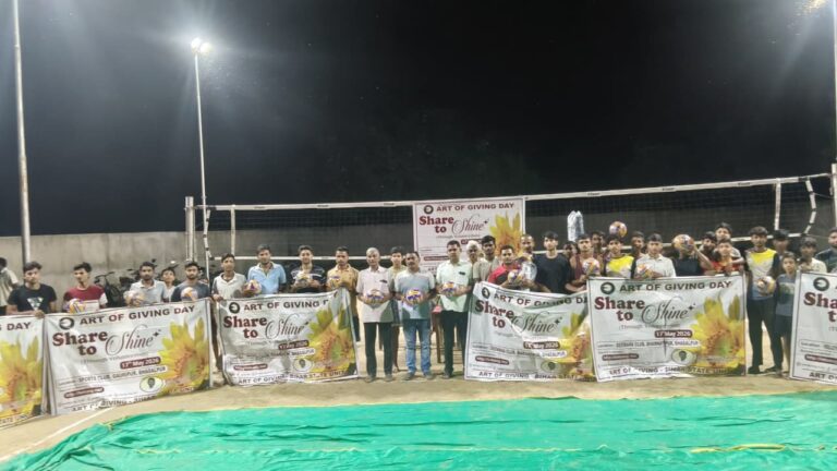 इंटरनेशनल आर्ट ऑफ गिविंग डे: भागलपुर में 10 वॉलीबॉल क्लबों को खेल सामग्री वितरण के साथ शानदार समापन