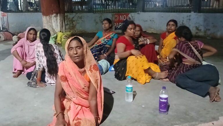 मां ने नहीं दिये मोबाइल खरीदने के पैसे, युवक ने जहरीला पदार्थ खाकर की आत्महत्या