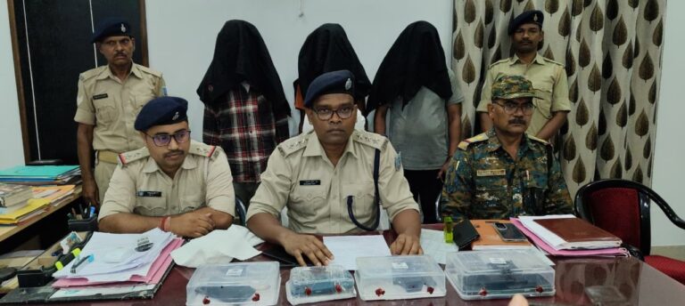 ठेकेदार से लेवी वसूलने के आरोप में पीएलएफआइ के तीन उग्रवादी गिरफ्तार, पिस्तौल व कारतूस जब्त