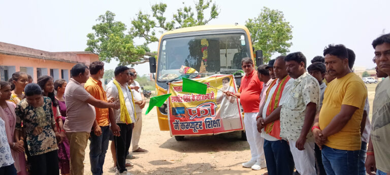 पूर्व मंत्री ने निः शुल्क कंप्यूटर शिक्षा बस को किया रवाना