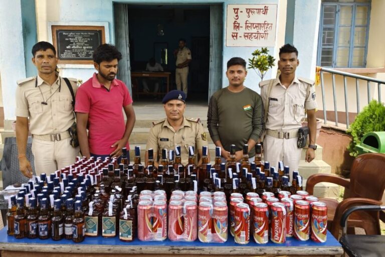 बौंसी में 56 लीटर विदेशी शराब जब्त, दो तस्कर गिरफ्तार