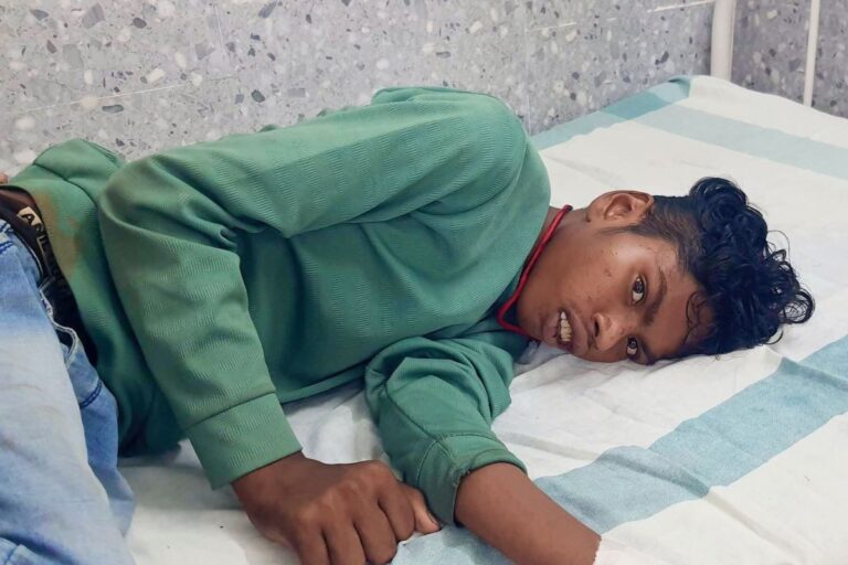भीषण गर्मी की चपेट में आया युवक, गंभीर हालत में अस्पताल में भर्ती