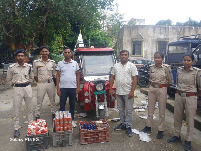 ई-रिक्शा से अवैध शराब बरामद, चालक फरार