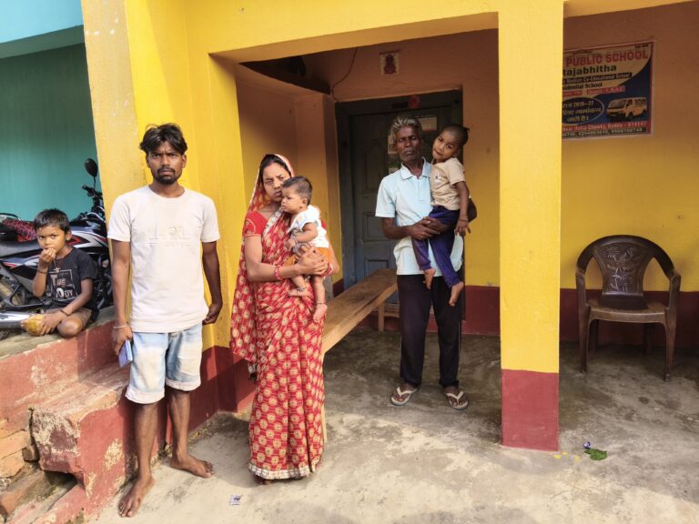 महाराष्ट्र में मजदूर का शव रेलवे ट्रैक के पास बरामद, परिजनों में मचा कोहराम
