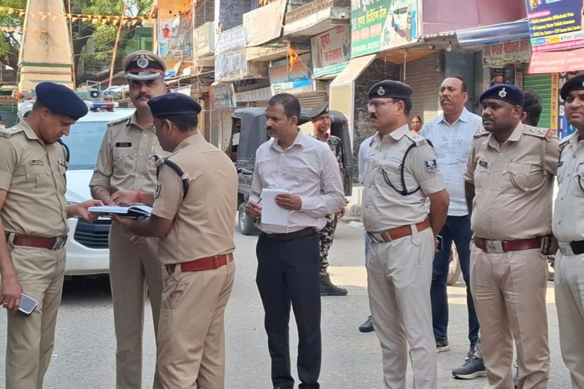 गुरुआ लूटकांड : आईजी विकास वैभव व्यवसायियों से मिले, अपराधियों की गिरफ्तारी के लिए बनी एसआइटी 1 Gaya News 2 8
