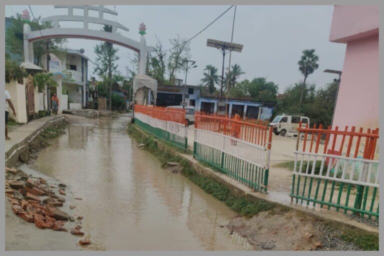 Darbhanga: पहली बारिश में डूबा घनश्यामपुर, नगर प्रशासन पर भ्रष्टाचार के आरोप