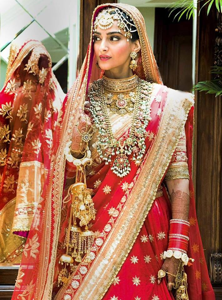 Mothers Day Special: डिजाइनर आउटफिट नहीं, मां और सास की निशानी में सजीं ये बॉलीवुड ब्राइड्स 5 Image 115