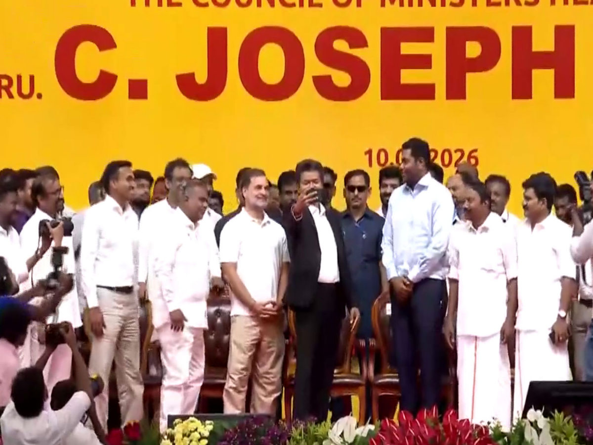 Cm बनते ही Vijay ने निकाला लाखों का Iphone, शपथ के बाद मंच पर बनाया सेल्फी वीडियो 2 Image 122