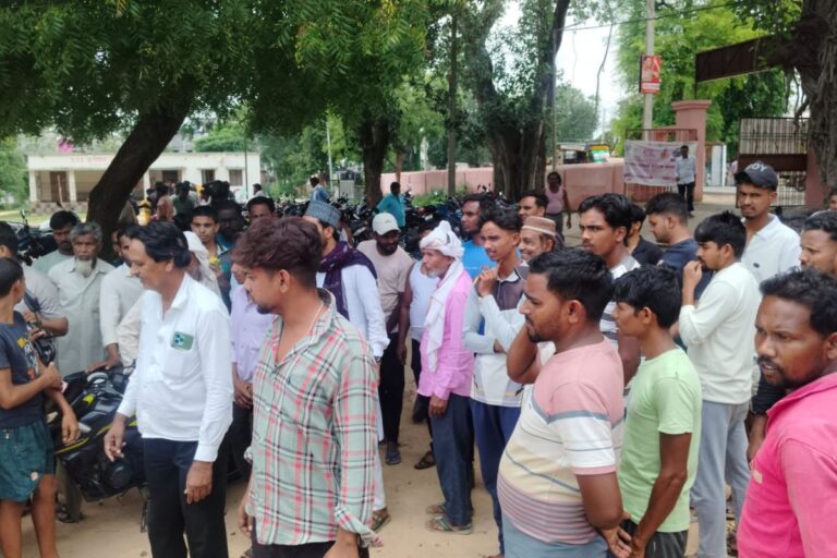 तेज रफ्तार वाहन ने मासूम को मारी टक्कर, समय पर नहीं पहुंची 108 एम्बुलेंस, बच्ची की हुई मौत