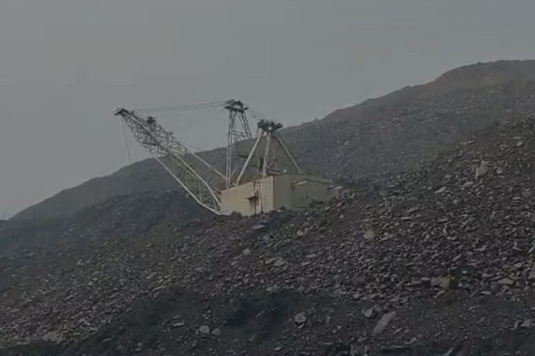 भूमिगत आग और भू-धंसान से बढ़ा खतरा, केशरगढ़ बस्ती खाली कराने की प्रक्रिया तेज 
