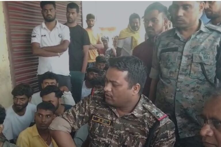 लातेहार के नवादा गांव में डीवीसी के कोयले की ढुलाई का विरोध दूसरे दिन भी जारी