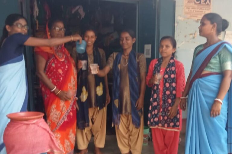 सरायकेला-खरसावां: गर्मी और लू को लेकर जिला प्रशासन अलर्ट, डीसी ने दिए पुख्ता इंतजाम के निर्देश