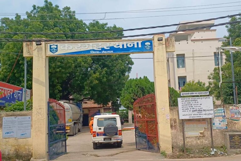 रोहतास के करगहर में हथियार के बल पर तीन युवकों से लूटपाट, चार बाइक पर सवार होकर आए थे आठ अपराधी, प्राथमिकी दर्ज