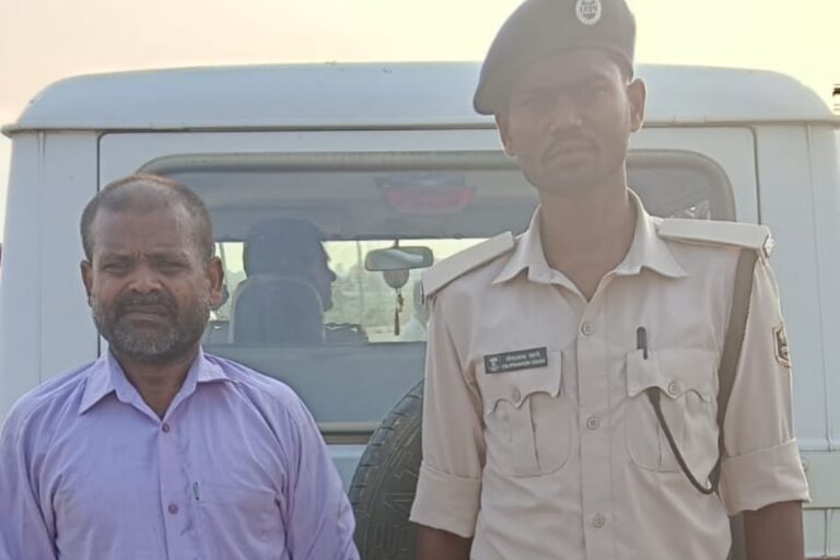 Darbhanga News: तिलकेश्वर थाना पुलिस की बड़ी कामयाबी, महिशौथ गांव से दबोचा गया फरार आरोपी, भेजा गया जेल