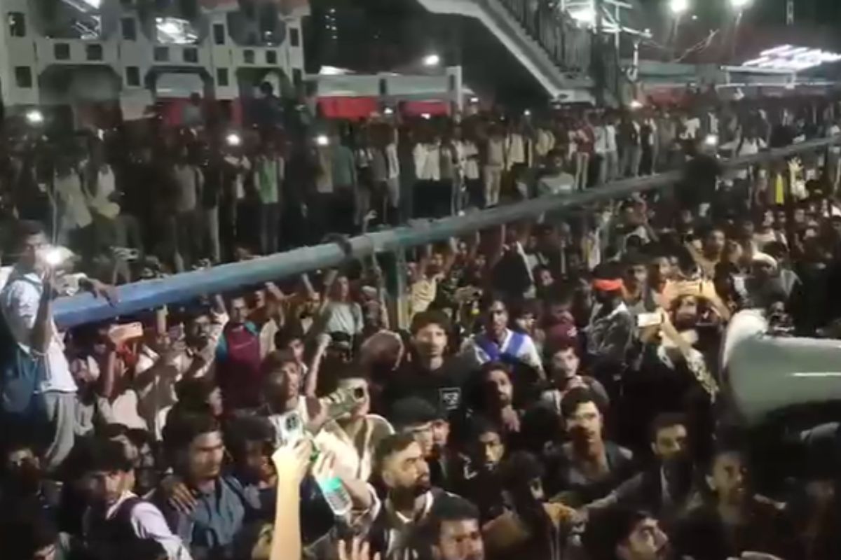 रेल Ig ने बताया आधी रात पाटलिपुत्र स्टेशन पर क्या-क्या हुआ, हंगामा मामले में 500 अज्ञात पर Fir, 6 उपद्रवी गिरफ्तार 3 %E0%A4%Aa%E0%A4%9F%E0%A4%B2%E0%A5%80%E0%A4%Aa%E0%A5%81%E0%A4%A4%E0%A5%8D%E0%A4%B0 %E0%A4%B8%E0%A5%8D%E0%A4%9F%E0%A5%87%E0%A4%B6%E0%A4%A8 %E0%A4%A8%E0%A5%8D%E0%A4%Af%E0%A5%82%E0%A4%9C 1