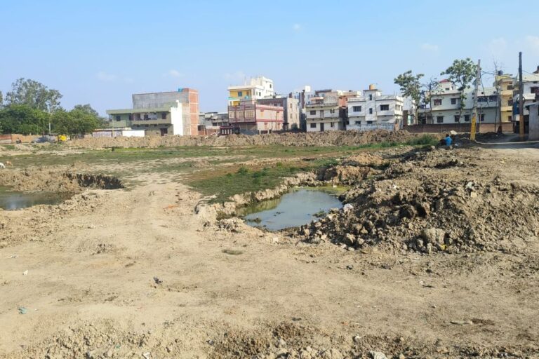 बक्सर में विकास के नाम पर खेल! सरकारी योजना का काम फाइलों में पूरा, ज़मीनी हकीकत जान उड़े होश
